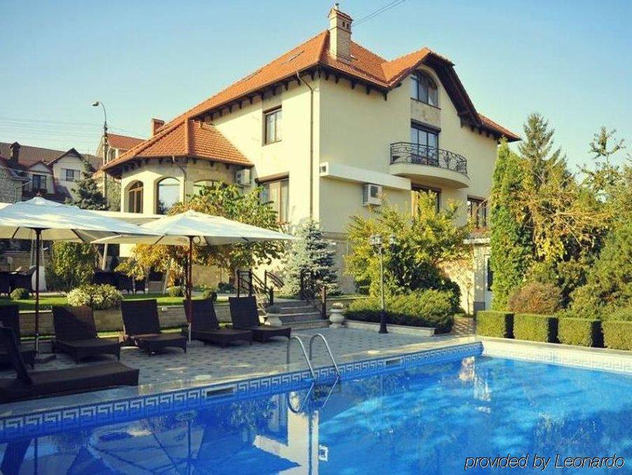 Diplomat Club Hotel Chişinǎu Buitenkant foto