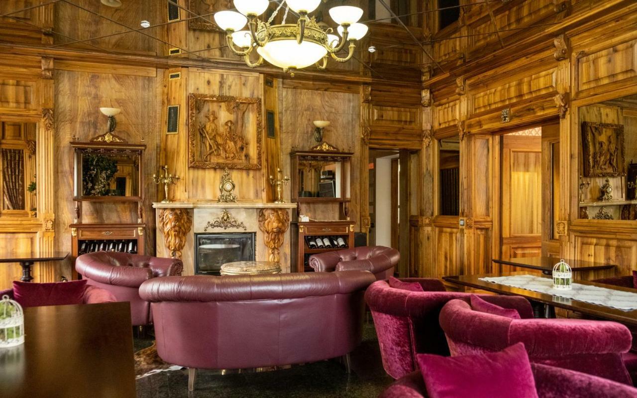 Diplomat Club Hotel Chişinǎu Buitenkant foto
