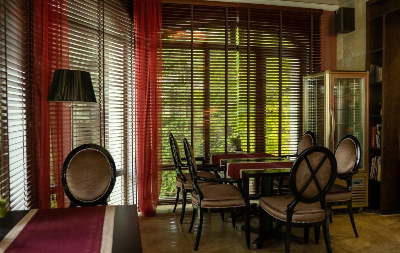 Diplomat Club Hotel Chişinǎu Buitenkant foto