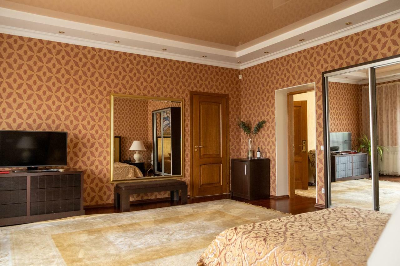 Diplomat Club Hotel Chişinǎu Buitenkant foto
