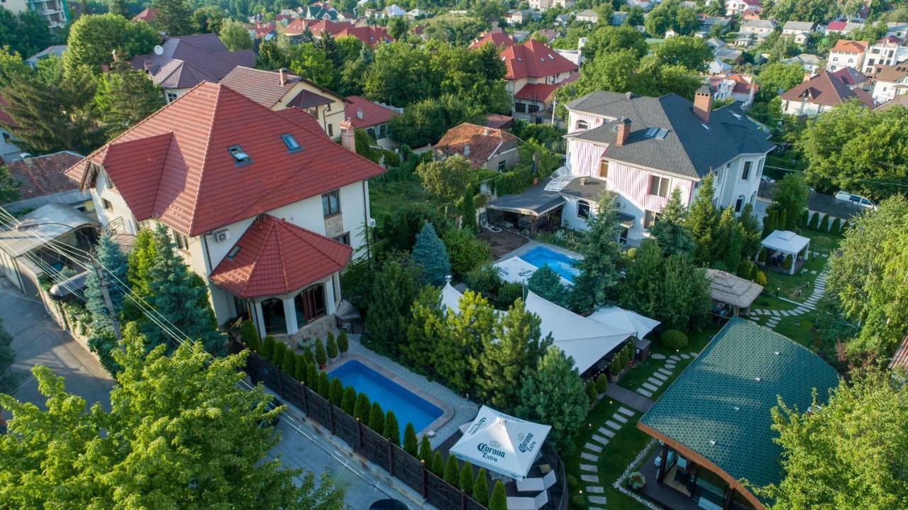 Diplomat Club Hotel Chişinǎu Buitenkant foto